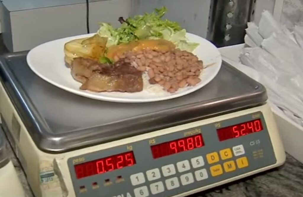 What to eat in São Paulo? Kilo restaurants is very widespread in the city. For customers, the main advantages of per-kilo restaurants are speed and freedom of choice.